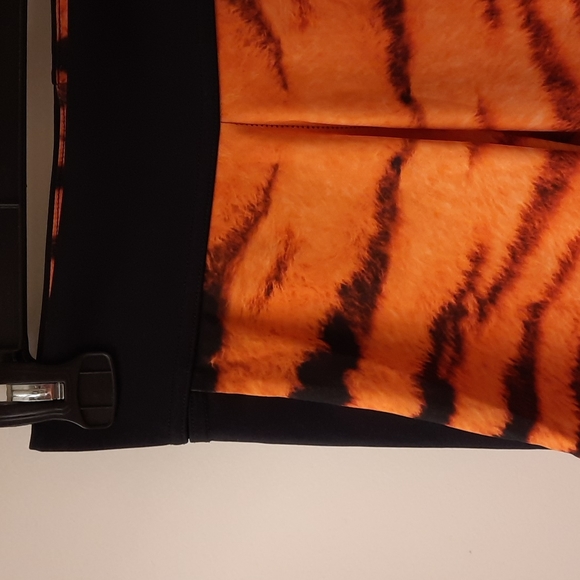 Blackmilk Tiger Stripe Crop Leggings - Picture 7 of 14